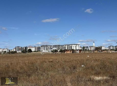 Serdaroğlundan Gümrük Üstünde 270 Metre Yüksek Konutlara Cephe