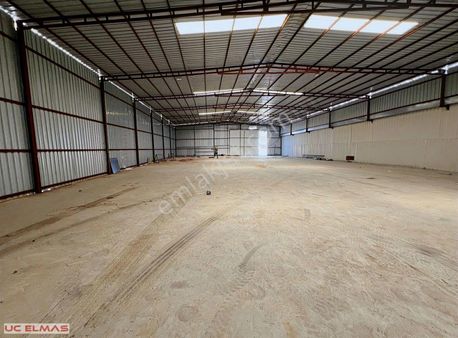 Üç Elmastan Sanayi Bölgesine Çok Yakın 2.500 M²muhteşem Bir Depo