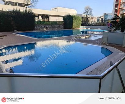 Çekmeköy Cumhuriyet Havuzlu Site Büyük Daire