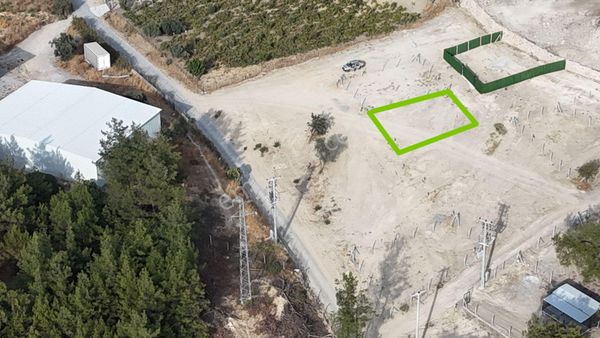 İzmir Menderes Çatalcada 250 M2 Elektrik Su Var Ulaşıma Yakın Hisse Tapulu