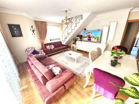 Maltepe Girne De Orman Manzaralı Geniş Ferah 5+2 Satılık Dublex