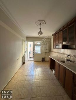 Balkan Gündüz'den Bahçelievlerde Satılık 3+1 Ara Kat Daire