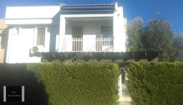 Güzelbahçe Kahramandere Geniş Havuzlu Müstakil Girişli Villa