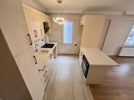 Yükselden Satılık Akçayda İçi Full Yapılı Ön Cephe Ara Kat Denize 450m 2+1daire