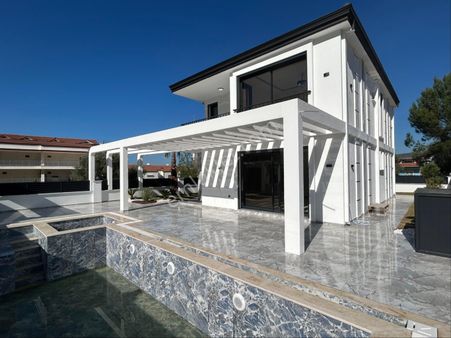 Didim Akbükte Sahile Yakın 4+1 Lüks Villa