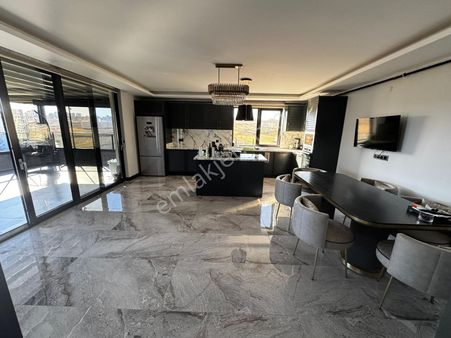 Pursaklar Mehmet Zengin Emlak'tan Loft Manzaralı Jakuzili Savunalı 12 .kat 5+1 Sitede Daire