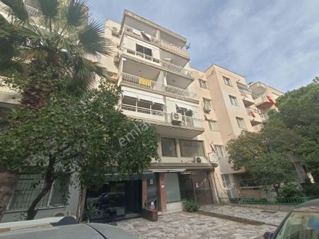 Bostanlı Merkezde 3+1 Doğalgazlı Bakımlı Ara Kat Daire