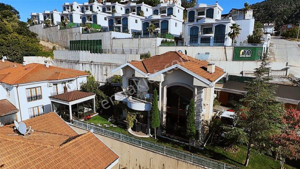 Başiskele Barbaros Mh Muhteşem Deniz Manzaralı Kış Bahçeli Villa
