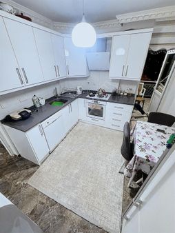 Tramvay Durağı Yanı Katta Geniş 3+1