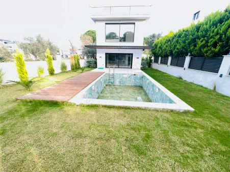 Güre Oteller Bölgesinde Müstakil Havuzlu Lüx 3+1 Satılık Villa