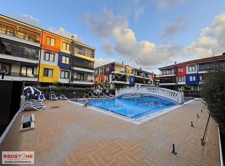 Denize Yakın Havuzlu Donanımlı Sitede Eşyalı Kiralık Daire