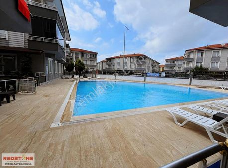 Karasu'da Adliye Yanı Havuzlu Sitede Kombili 2+1 Ara Kat Daire