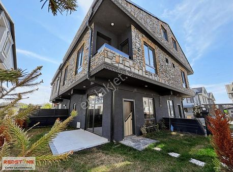 Kocaali'de Denize Yakın,lüks,4+1 Satılık Tripleks Villa