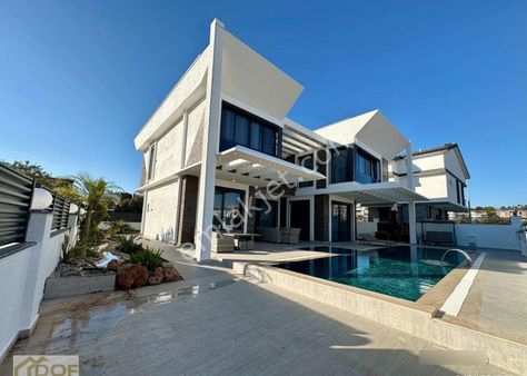 Özgün Tasarım Modern Mimari 500 M2 İçerisinde Satılık 5+1 Lüx Villa