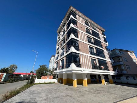 Cumhuriyet Mahallesinde Tek Akıllı Bina Projesinde 1+1 Satılık Daire