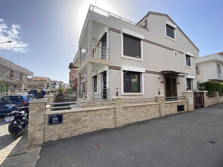 Güzelbahçe Siteler Mahallesinde 4+1 Tribleks Deniz Manzaralı