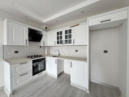 Zeki Emlak'tan Muradiye Beyaz İnci 2'de Satılık Ara Kat 2+1