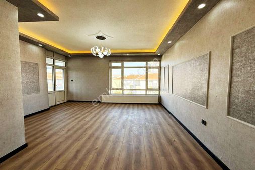 Ufuk Özdemir'den Lüx Yapılı Metro Yakını Asansörlü 3+1 Daire