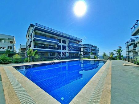 Uytun'dan Altınoluk'ta Denize Sıfır Havuzlu Satılık 3+1 Daire