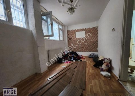 Fatih Hırka-i Şerif Mahallesi Bahçe Kat 1+1 Kiralık Daire