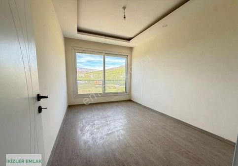 Seferihisar Ürkmez Merkezde Satılık 3 + 2 Sıfır Asansörlü Daire Dubleks