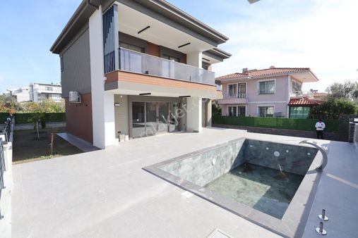 Mahmut İşler'den Güre Fenerde Müstakil Havuzlu 4+1 Lüks Villa