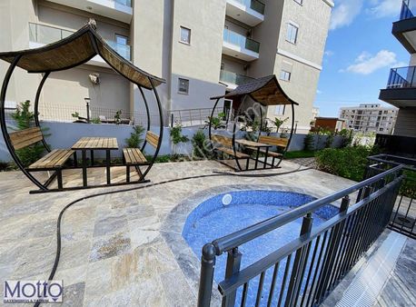 Yerden Isıtmalı Havuz Cepheli Daire