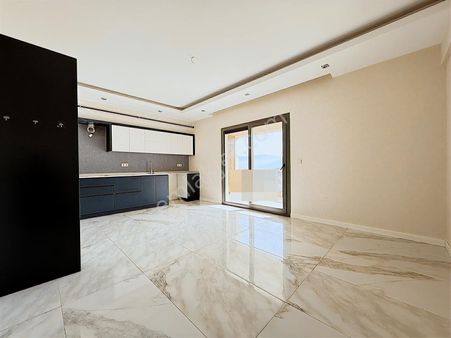 Demirlerden Göveçlik'te Dağ Manzaralı 3+1 Site Konsept Daire