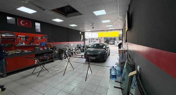 Yatırım Fırsatı! İzmir 3. Sanayide 150 M² İki Bölümlü Dükkan
