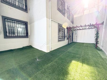 Metrobüs Yakın Bütik Site İçinde 2+1 Bahçeli Ferah Satılık Daire