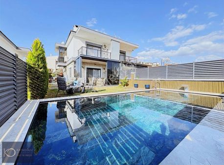 Foça Kozbeyli Kavşağına Çok Yakın Müstakil Havuzlu Villa