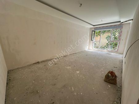 Yatırım'dan Çınar'da Yürüyerek Sahile! 90 M² Balkonlu, Şık 2+1