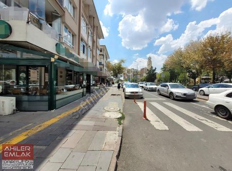 Aşağıeğlence'de Cadde Üzeri 270 M2 Kullanım Alanlı Satılık Dükkn
