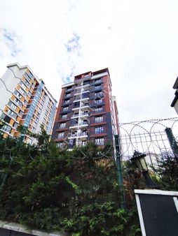 Mertcan Dan Yakacık Meydana Yürüme Site İçinde 2+1 İskanlı - Balkonlu