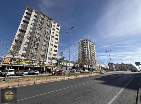 Ana Cadde Üzeri K. Otoparklı - Geniş Oturumlu Meskenli Daire