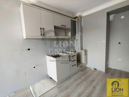 Lıon'dan Sıfır Yasında , İşlek Caddeye Yakın Özel Tasarım Satılık 1+1 Daire