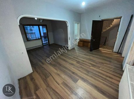 Deniz Gayrimenkul'den Karamürsel Merkez`de Kiralık 3+1 Daire!