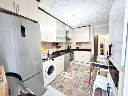 Baraj_yolunda_kapalı_mutfak_geniş_3_balkonlu_masrafsız_3+1_cazip