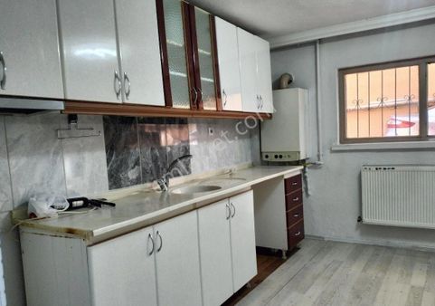 Zeliş Emlak'tan Yenimahalle Çarşı Merkezinde 1+1 Kombili Kiralık