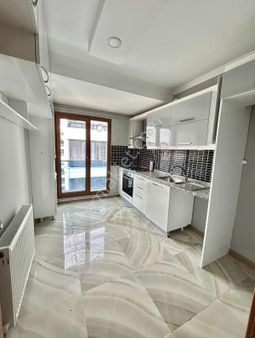 Rumeli Mahallesinde Satılık 3+1 İskanlı Daire