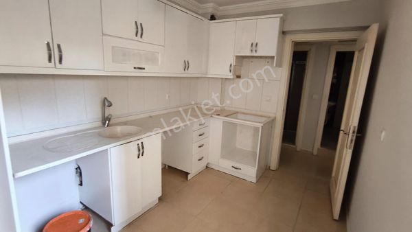 İzmir Torbalı Ayrancılar Merkezde Acill Satılık 3+1 Daire Y.giriş