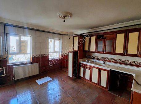 Batman Merkez Şafak Ta Ana Cadde Üzerinde Kiralık 3'5+1 Daire