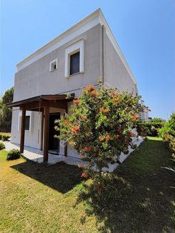 Kuşadası Davutlar'da 5+1 Müstakil Özel Havuzlu Villa