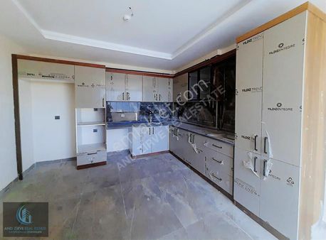 Mezitli Merkez Mah'de Havuzlu Deniz Gören Harika Konumlu 2+1