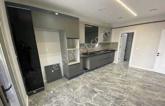 Çamlıca Mahallesinde 3+1 Giyinme Odalı Satılık Daire