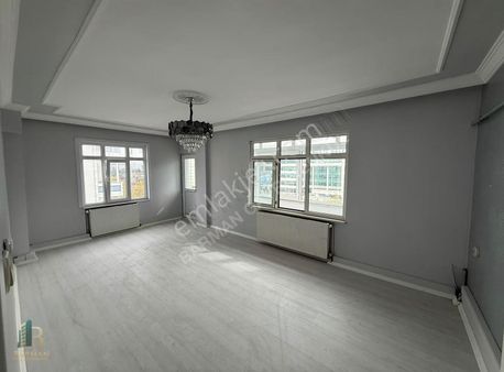 Sultangazi'de Mükemmel Konumda 120 M² 2+1 !!!fırsat Fiyat!!!