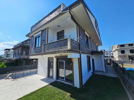 4+1 Müstakil Havuzlu, Geniş Bahçeli Yerden Isıtmalı Lüks Villa