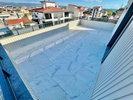 ꧁akçay Ay Emlak'tan꧂altınkum'da Denize Sadece 100 Mt Manzaralı Teraslı Satılık 3+1 Dublex Daire