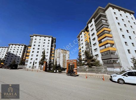 Parla Emlak'tan Ahi Mesut Mah. Yeşil Elvan Sit. 1.kat/3+1/145m2