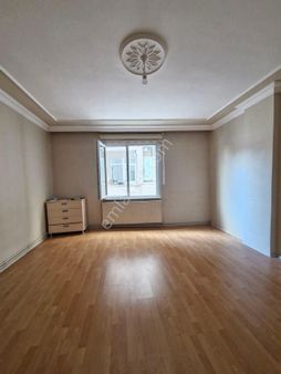 Küçükçemece Yeşilova Mah.satılık Çift Balkonlu 90 M2 Arakat Daire